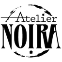 Noira est l'aboutissement d'un travail de création artistique et artisanal, mélangeant diverses techniques et des matériaux issus et inspirés principalement de la nature. Bienvenue dans la e-boutique de l'atelier de Noira. 